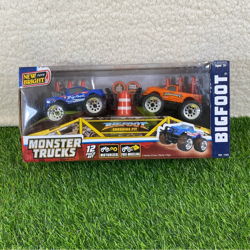 New Bright Big Foot Monster Trucks Playset Blue and Orange with Crushing Pit